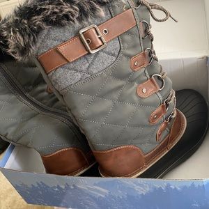 SIZE 11 women’s dream pair winter boots